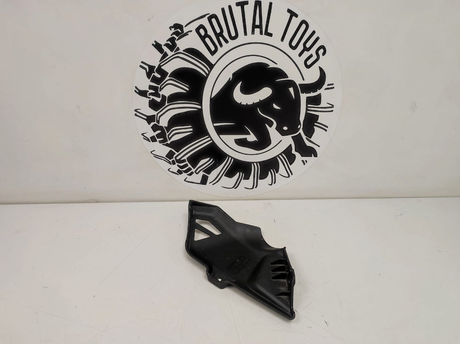 Защита заднего правого рычага R 706003053 бу